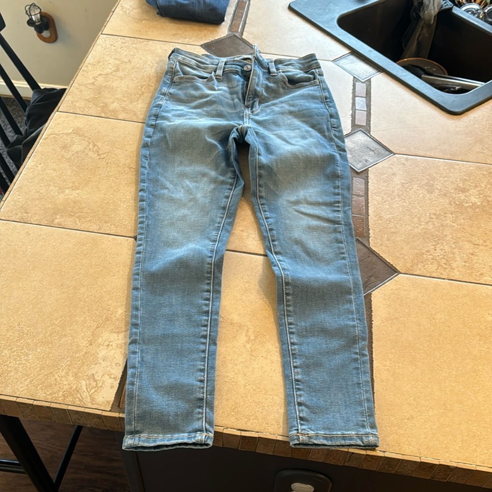 American Eagle, Light washed!
